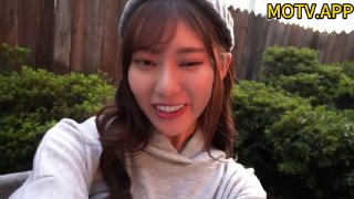 比比奇一个小哥玩三个少女萝莉精彩4P，全程露脸真他么禽兽，享受小渣女们的口活服务，轮草爆草抽插还玩道具射嘴里1